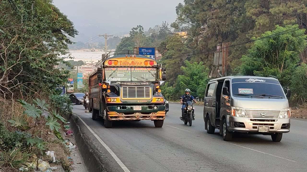 Bus con fallas mecánicas bloquea carril en zona 5