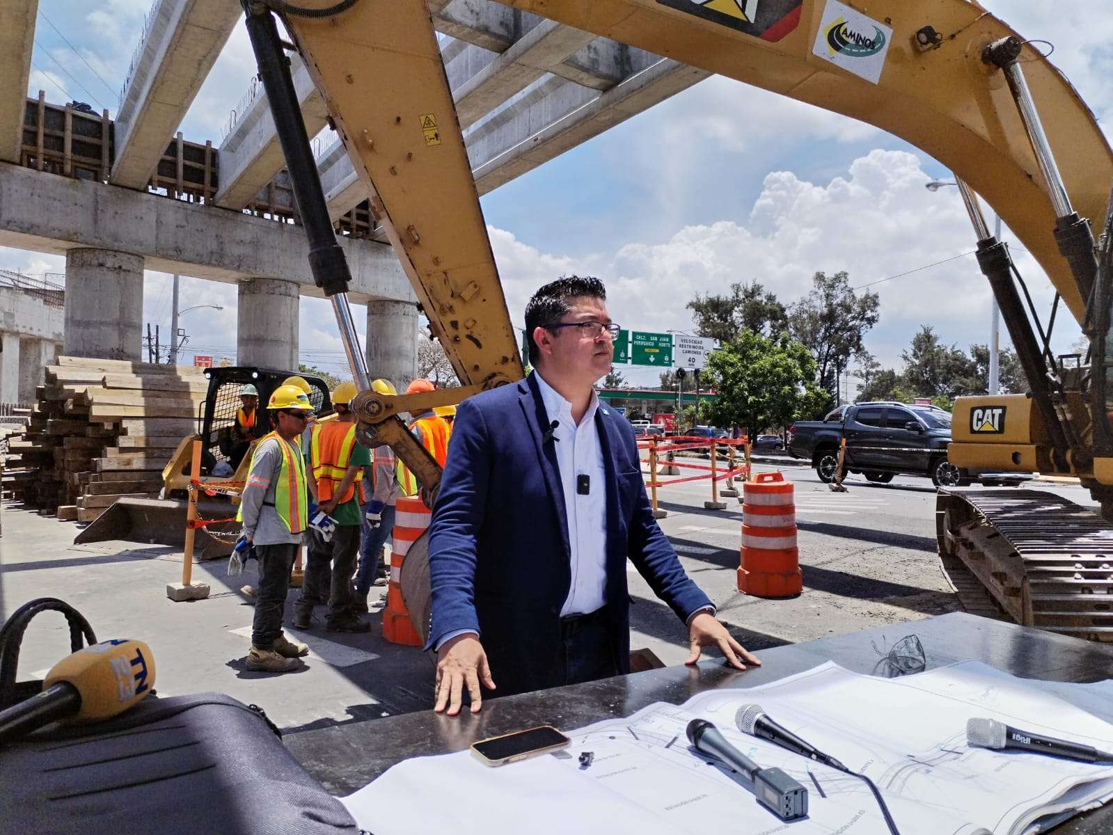 ¿Cuál fue la reacción de Carlos Sandoval por la destitución de Jazmín de la Vega?