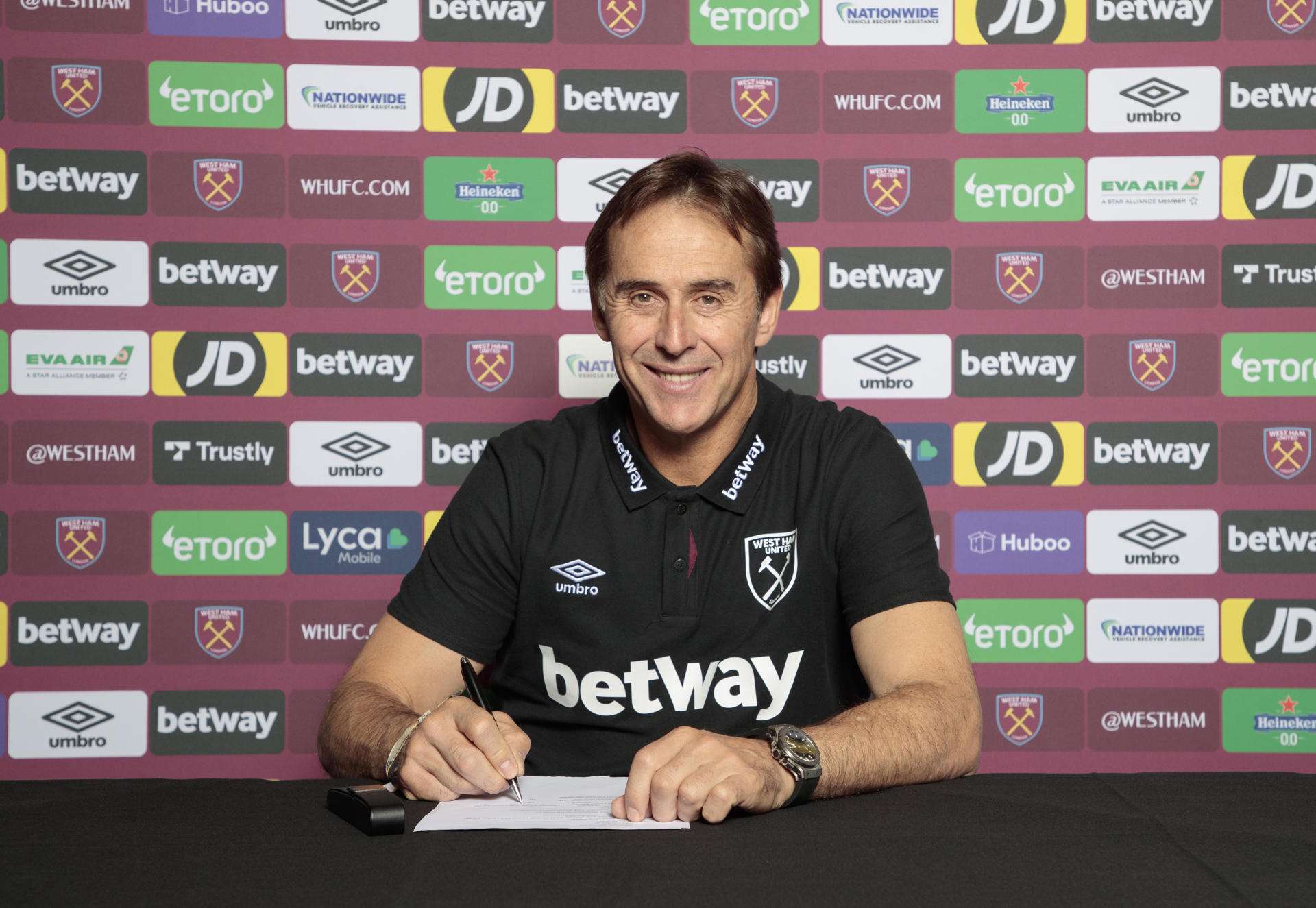 Julen Lopetegui fue presentado como nuevo técnico del West Ham United