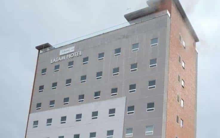 Incendio en Latam Hotel fue controlado y únicamente se reportan daños materiales