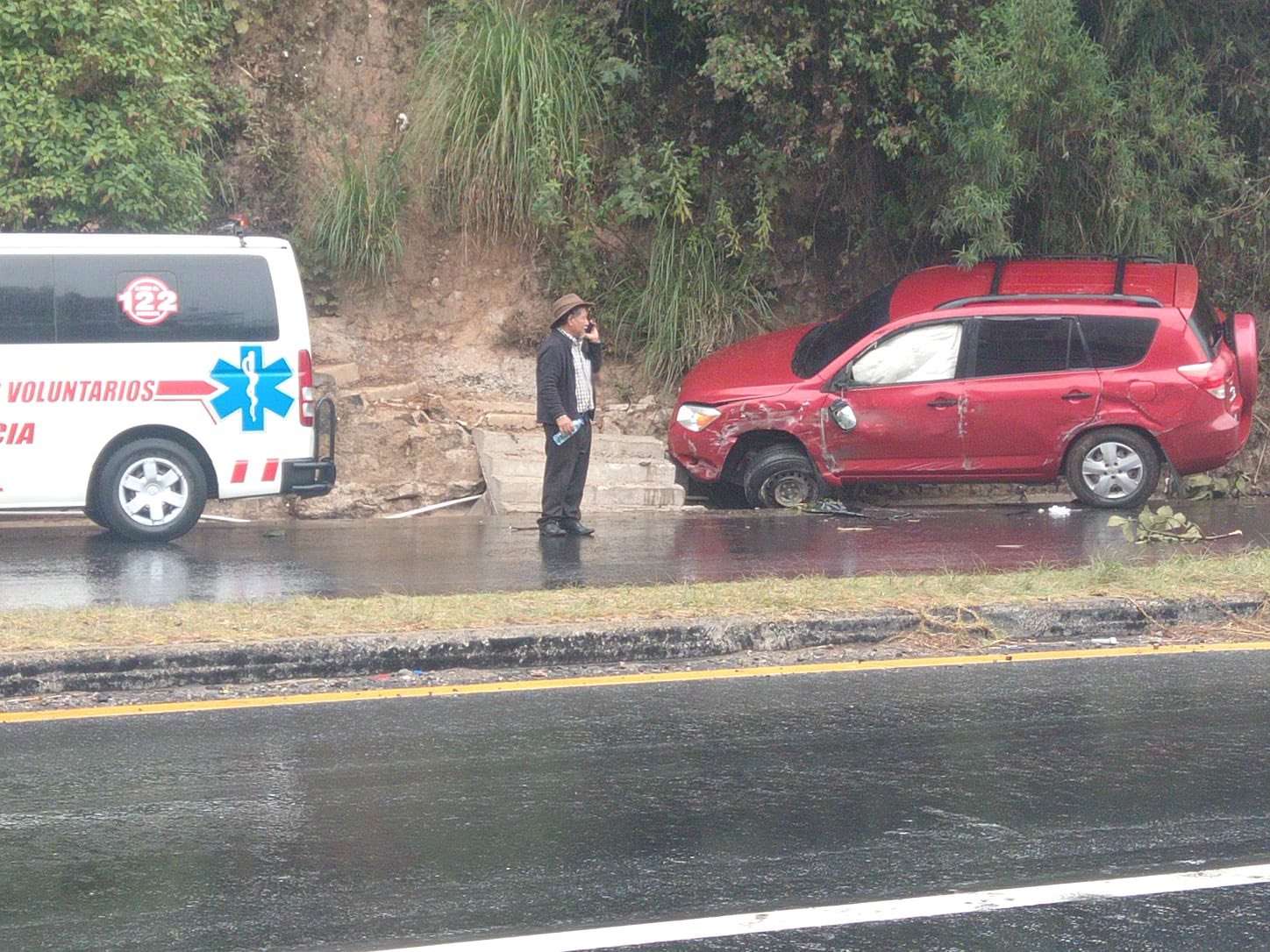ÚLTIMA HORA | Mujer es trasladada al Hospital de Tecpán tras accidente en la ruta interamericana
