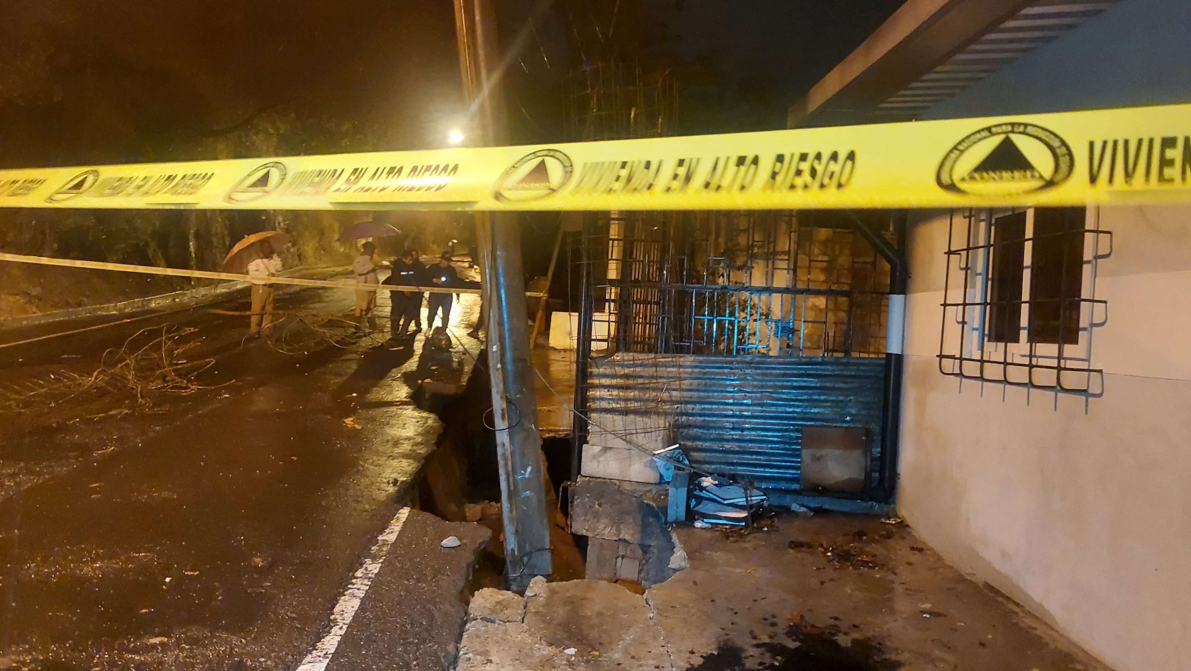 ÚLTIMA HORA | Socavón provoca evacuación de familias en Santa Rosita, zona 16