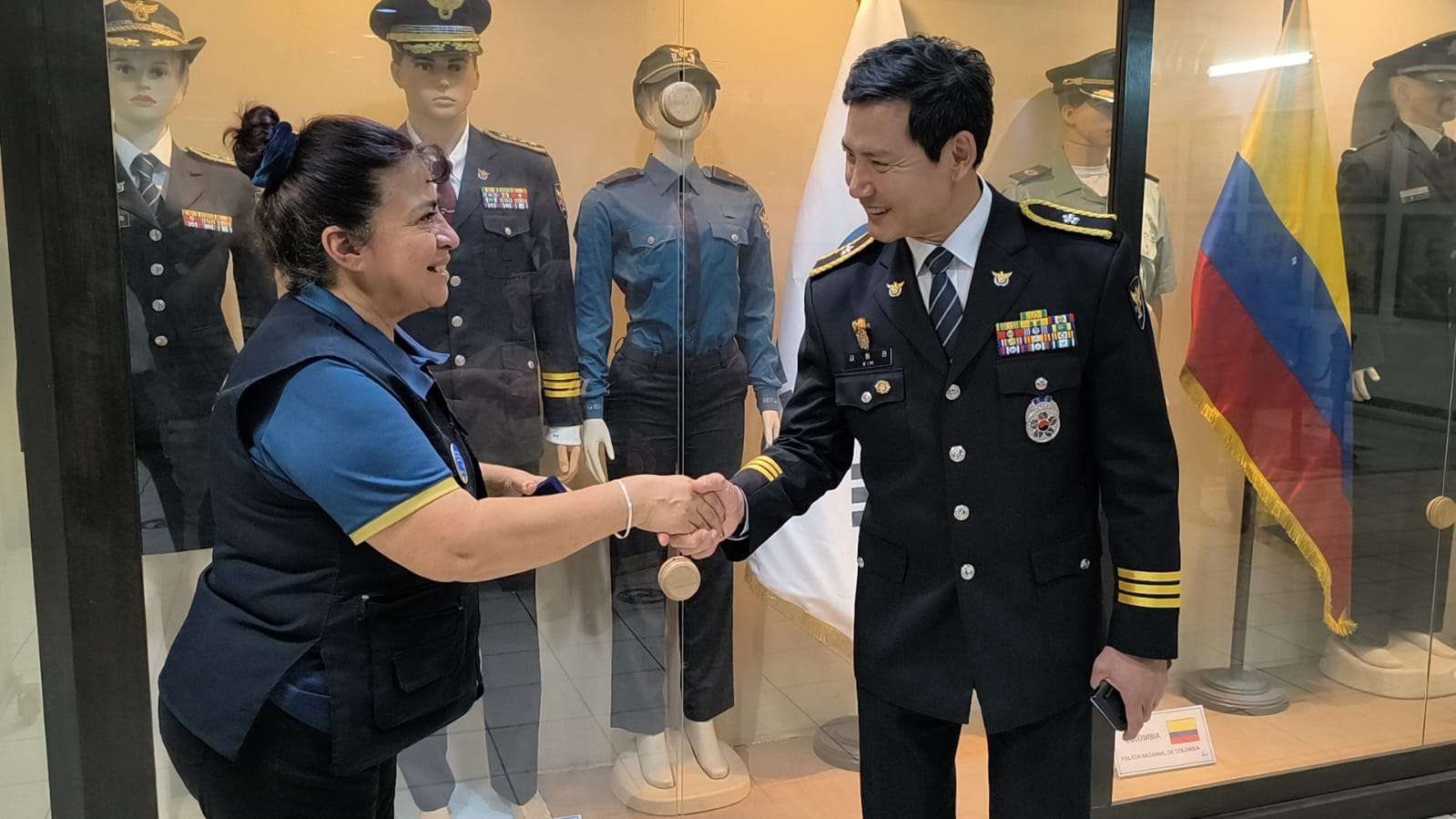 Cónsul de Corea visita el Museo Histórico de la PNC