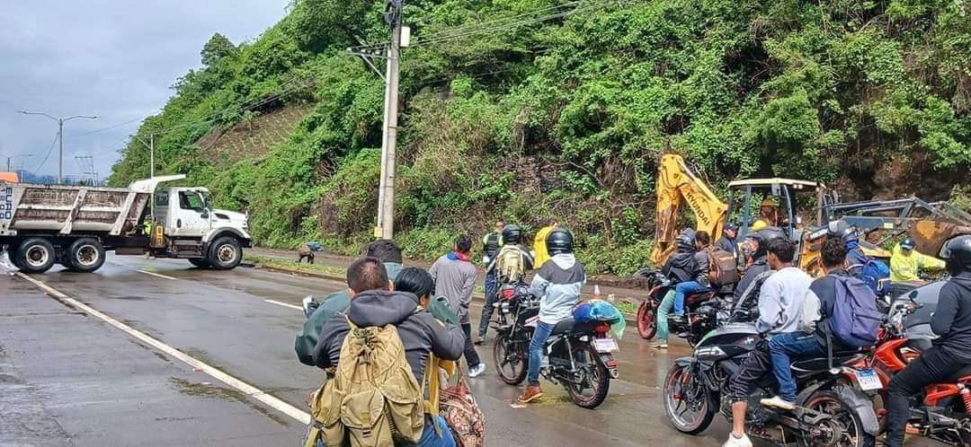 ÚLTIMA HORA | Reportan flujo de lodo en la autopista Palín, en kilómetro 35