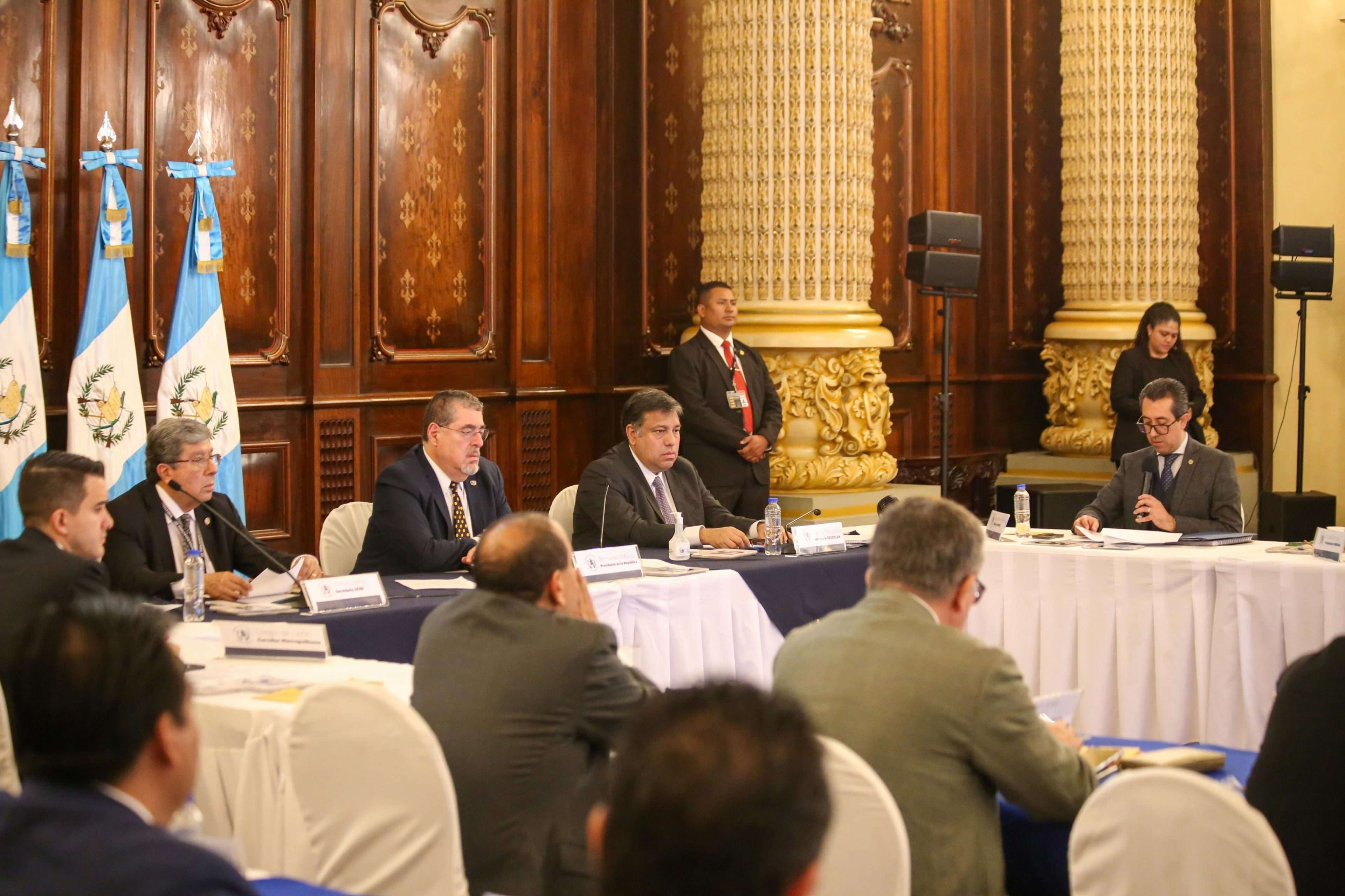 Jonathan Menkos propone asignación presupuestaria departamental en reunión del Conadur