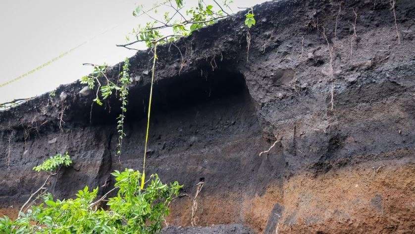 Cierran carril en la RN-14 por socavamiento en San Juan Alotenango