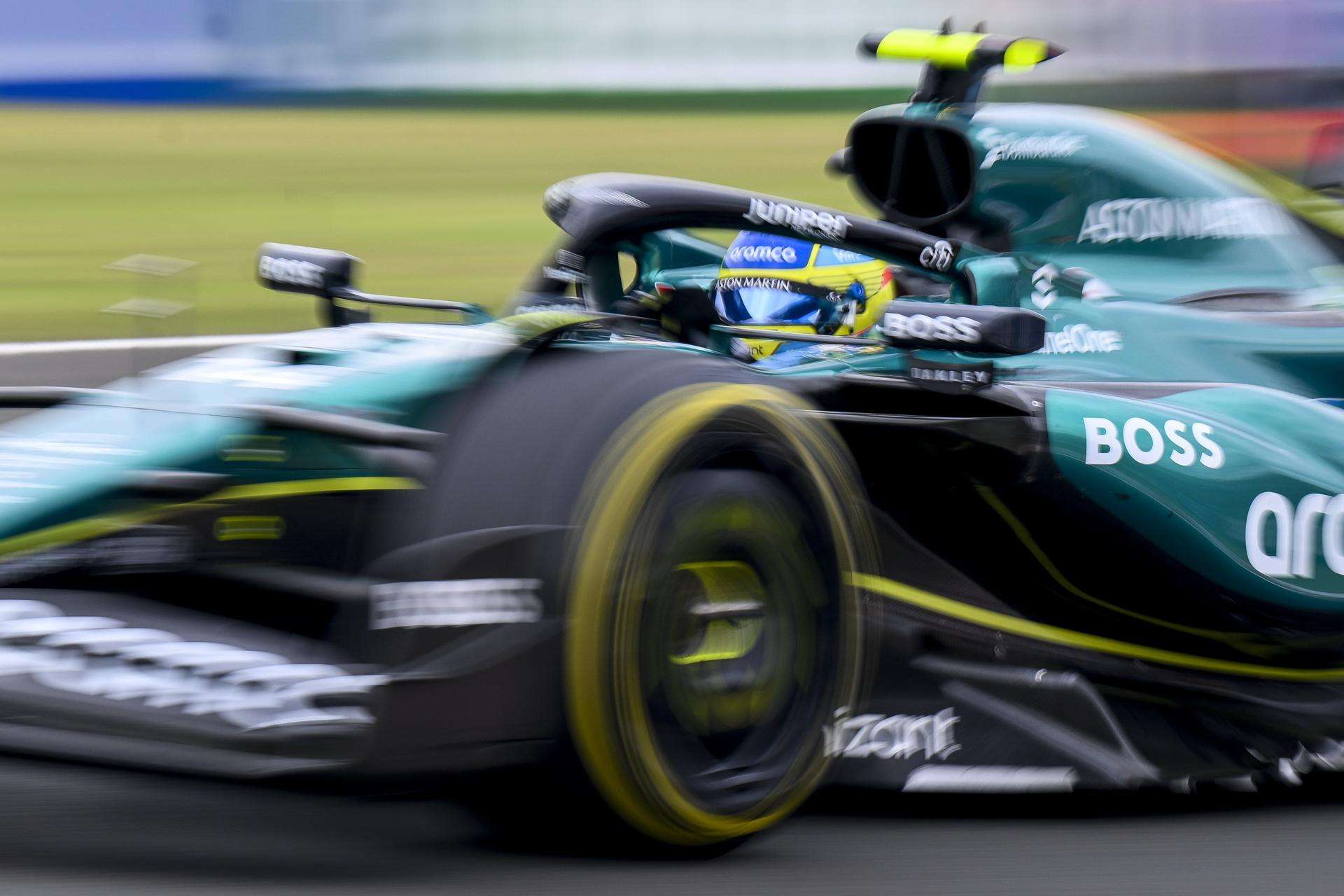 Alonso critica el "error grosero" de la FIA, al sacar bandera roja en su "última curva"