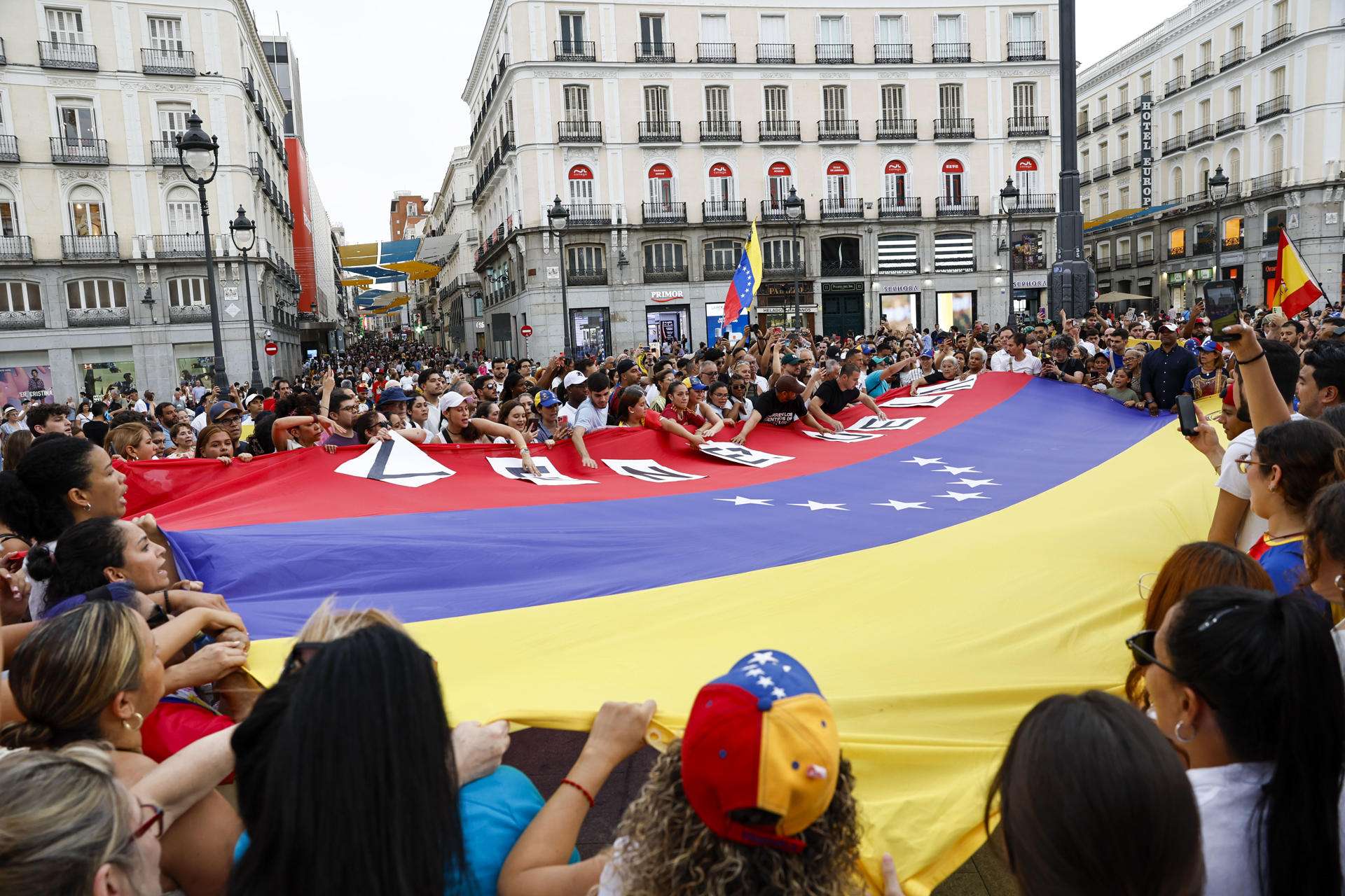 La oposición venezolana en España se moviliza contra un "fraude electoral" en su país