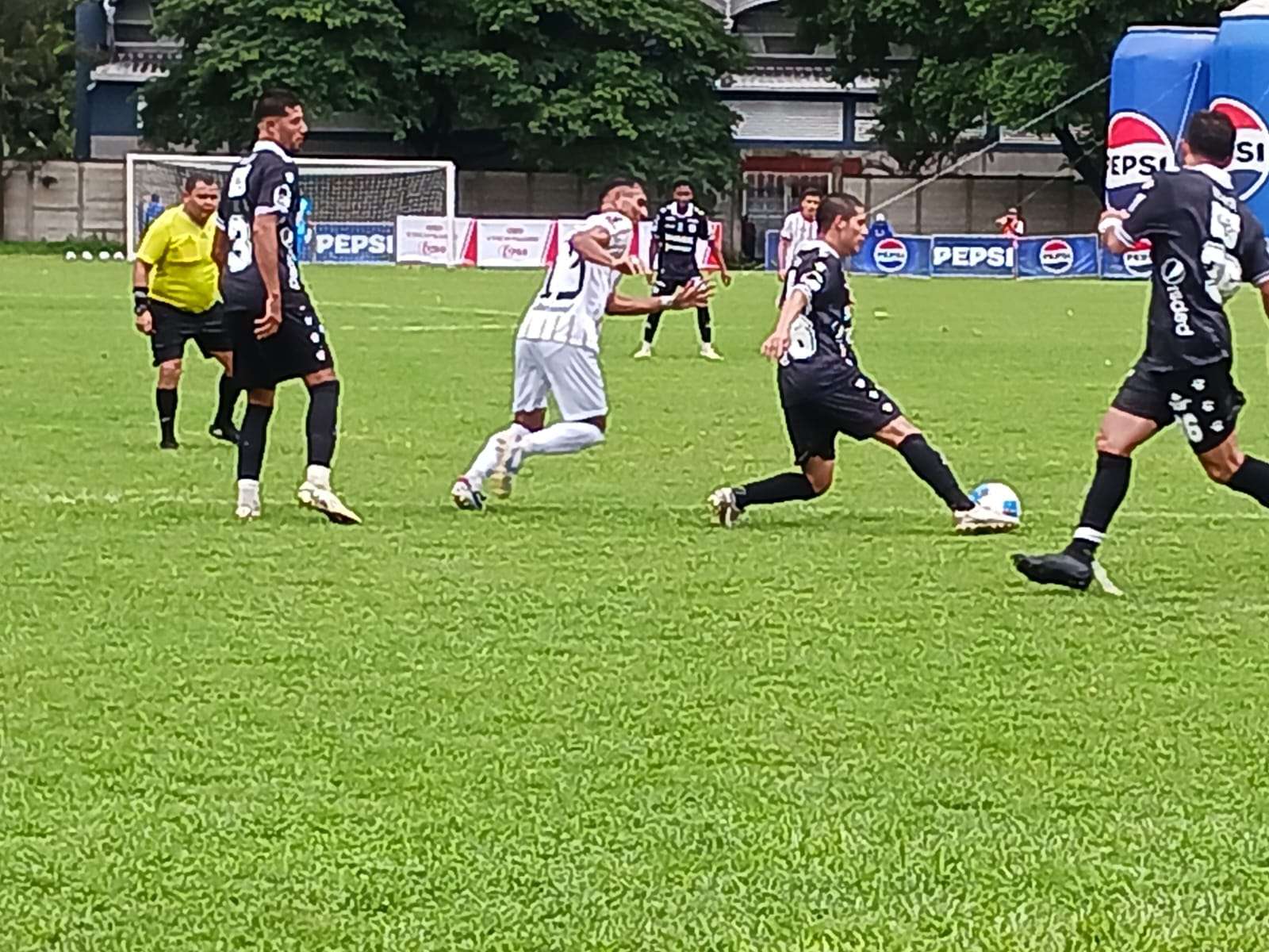 Refuerzo de los Cremas anota en juego amistoso contra la Universidad