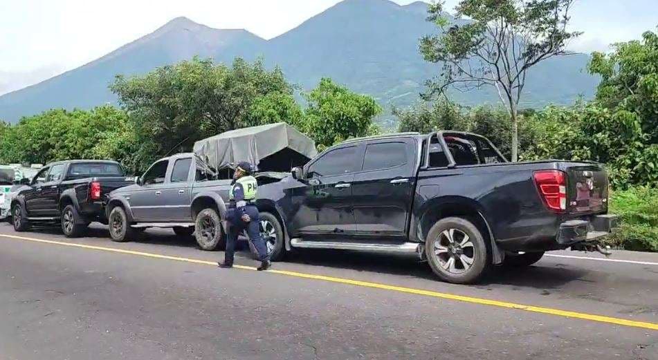 ÚLTIMA HORA | 5 vehículos chocan y provocan tráfico desde el kilómetro 85, Alotenango