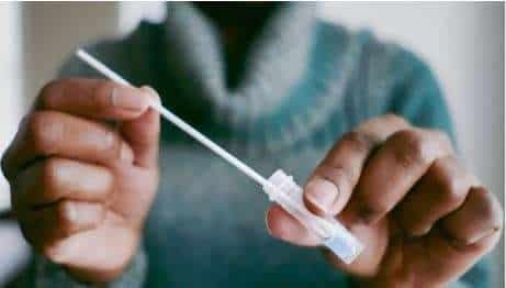 ¿Qué implicaciones tiene el aumento de casos de COVID-19 para la salud pública?