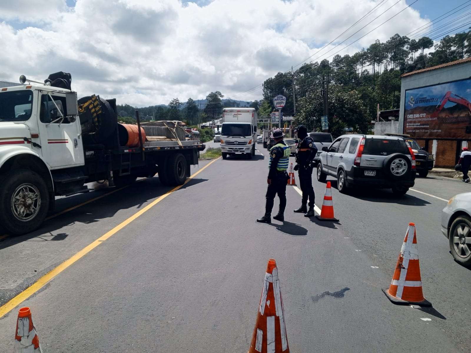 Bus vuelca en km 35.5 ruta Interamericana (al menos 8 heridos)