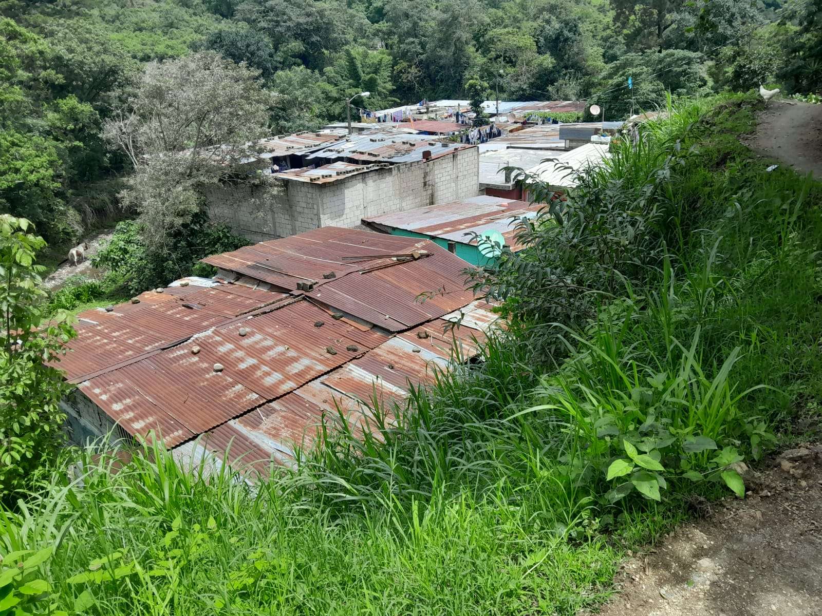 La Coordinadora Nacional para la Reducción de Desastres (Conred) informó sobre las acciones que se están realizando ante el deslizamiento registrado en la 6ta calle de Santa Rosita, zona 16 de la capital guatemalteca.