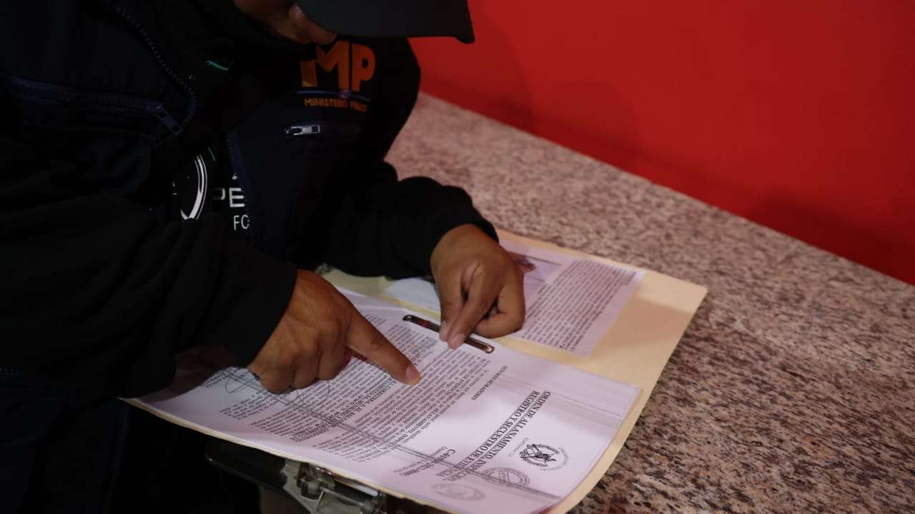 Fiscalía y HSI despliegan 20 allanamientos por investigación contra el narcotráfico