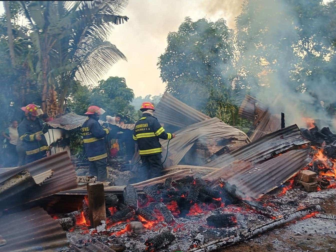 ÚLTIMA HORA | Incendio en Caserío os Cardonas, San Marcos destruye por completo una vivienda