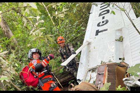 Encuentran avioneta desaparecida cerca del volcán de agua en Sacatepéquez