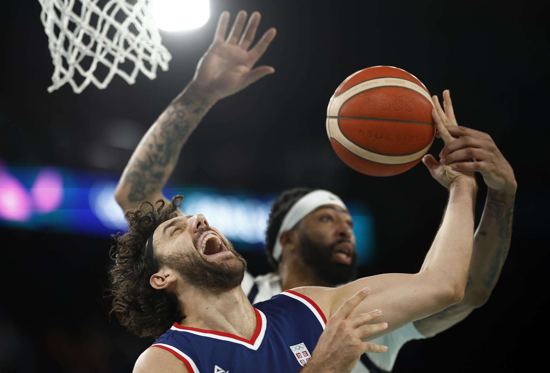 Curry y LeBron evitan el desastre y EE. UU. irá a por su quinto oro seguido