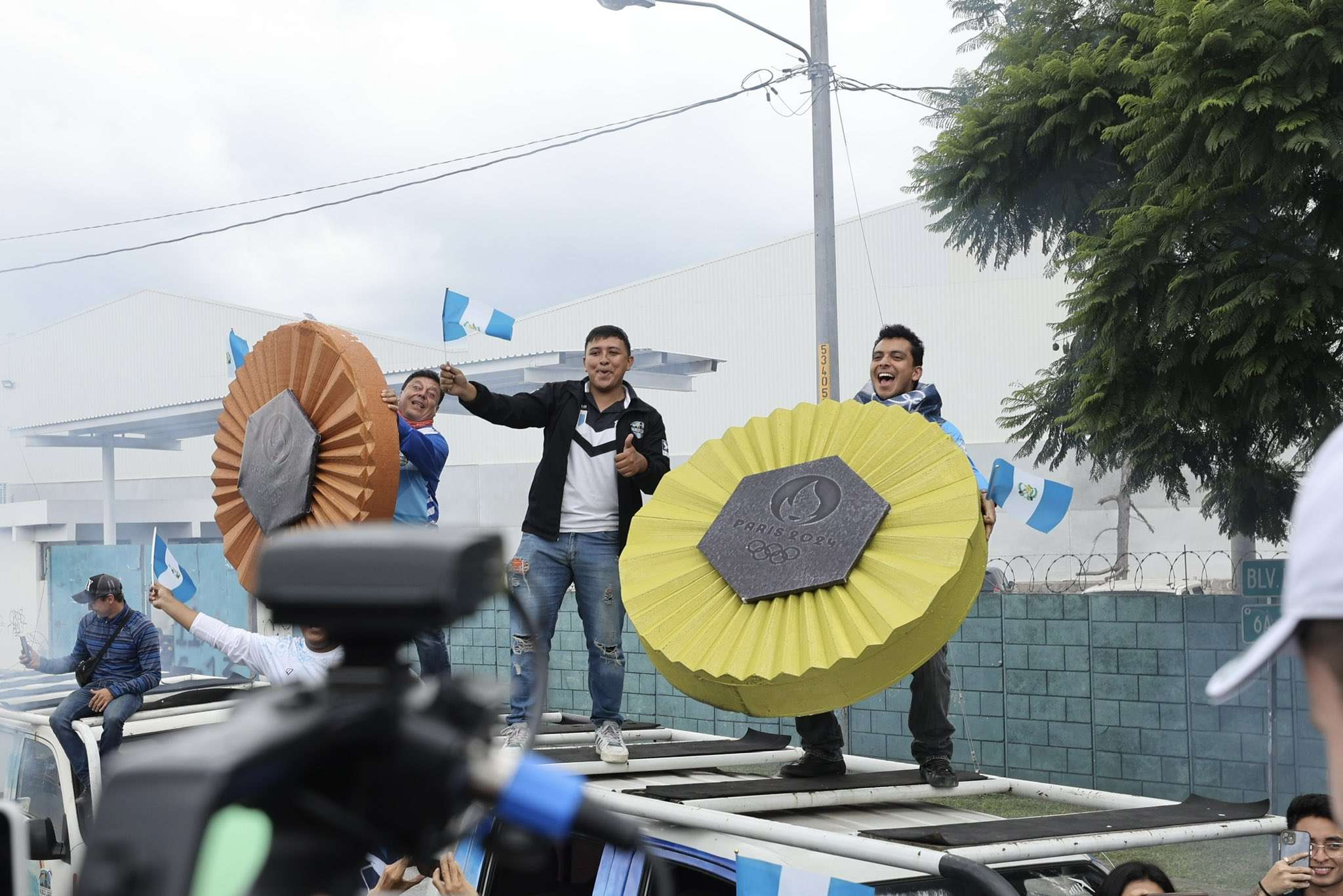 EN FOTOS | Así vivieron los guatemaltecos el acompañamiento de la caravana de Bienvenida a los medallistas olímpicos