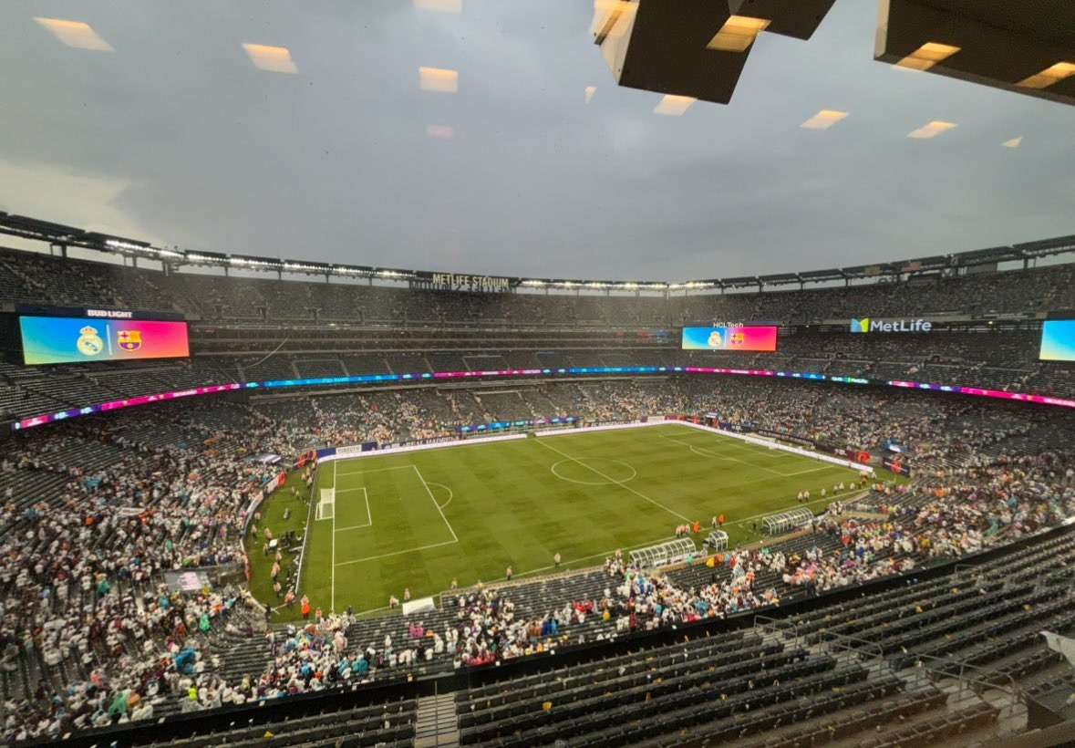 Clásico Real Madrid vs Barcelona se suspende por condiciones climáticas extremas