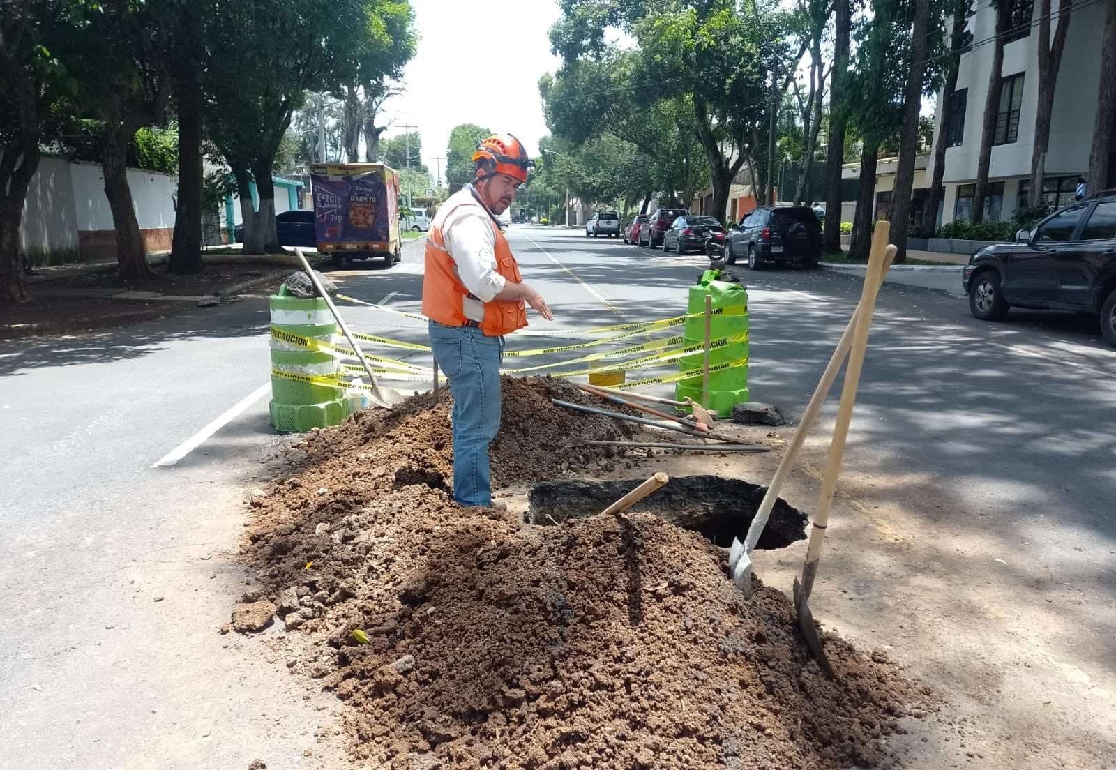 Se registra un hundimiento en Avenida Independencia, zona 2