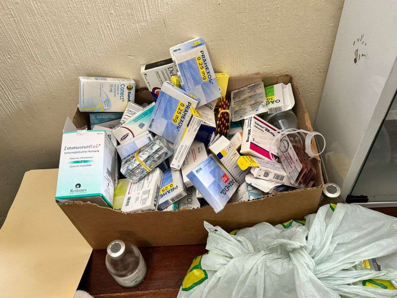 Hallan licor, sellos falsos y medicinas en lockers de Enfermería del San Juan de Dios