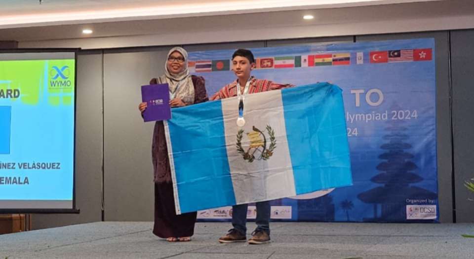 Santiago Martínez regresa a Guatemala con la plata de las Olimpiadas de Matemáticas WYMO 2024