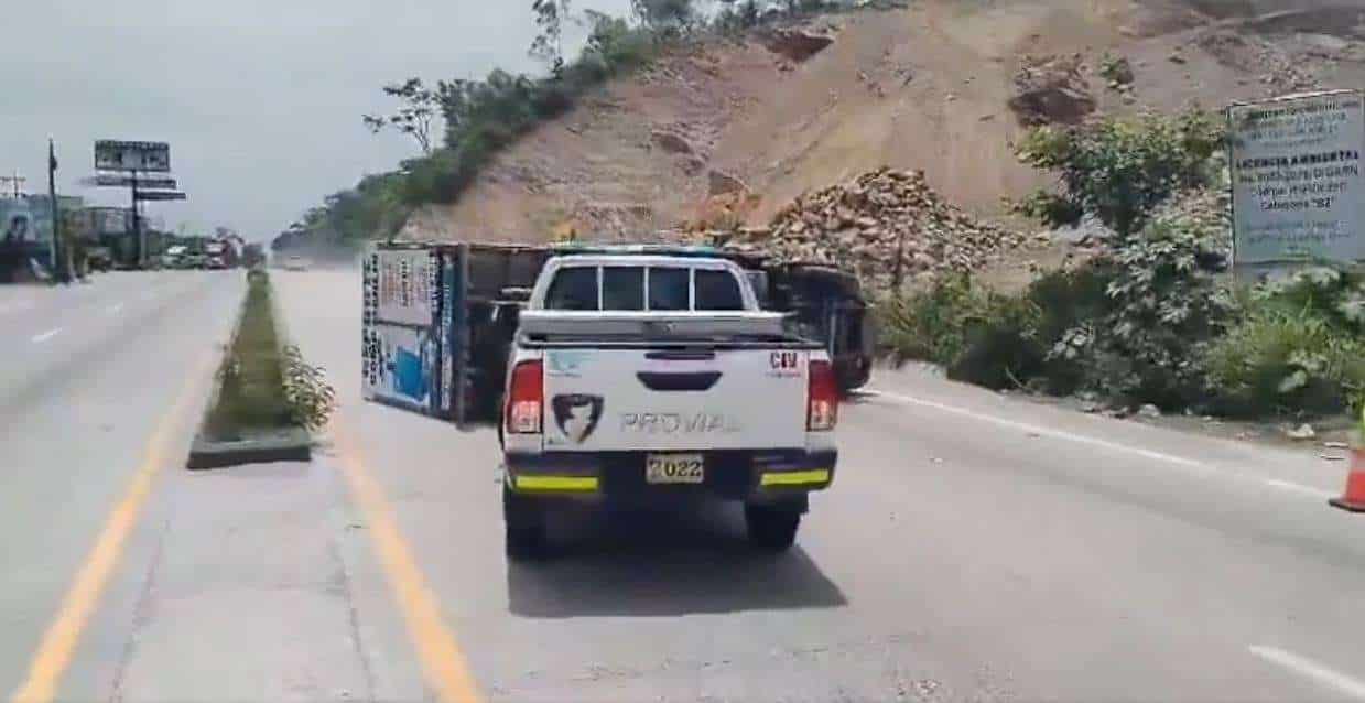 ÚLTIMA HORA | Accidente en kilómetro 59 de ruta al Atlántico deja un herido tras vuelco de camión