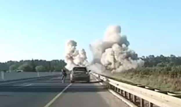 EN VIDEO | Cohete de Hezbollah impacta en autopista israelí