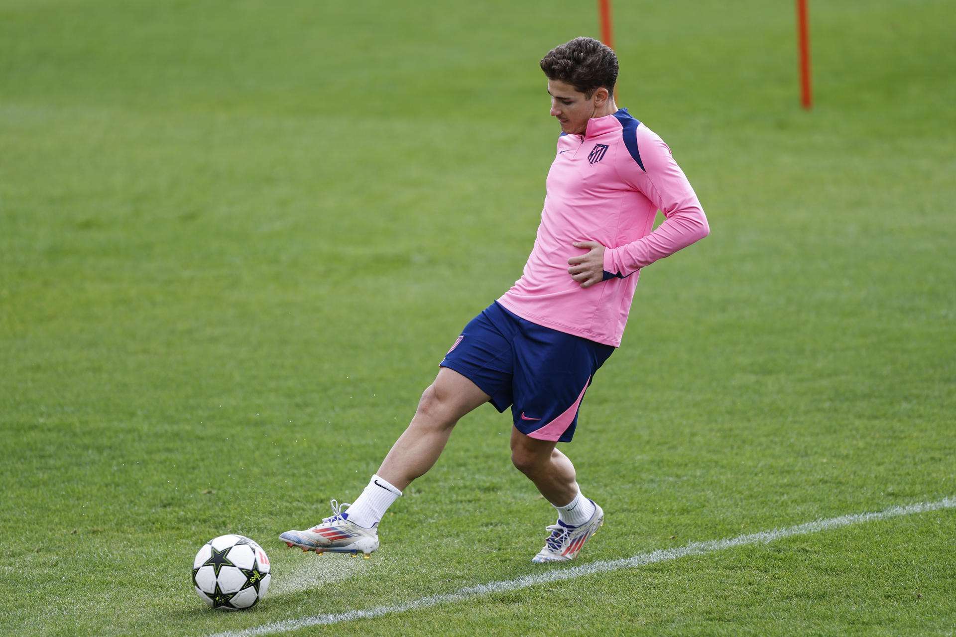 Julián Alvarez y Riquelme apuntan al once