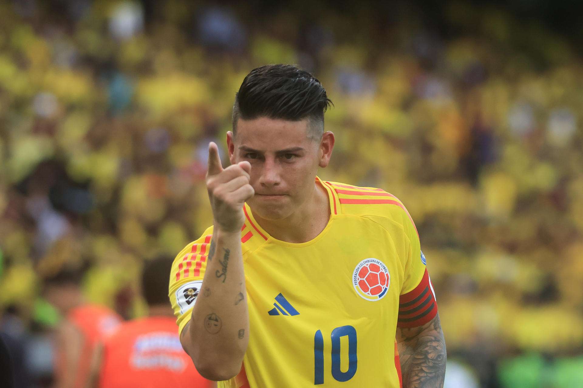 James asiste, falla y se redime: Colombia derrota a Argentina en la revancha