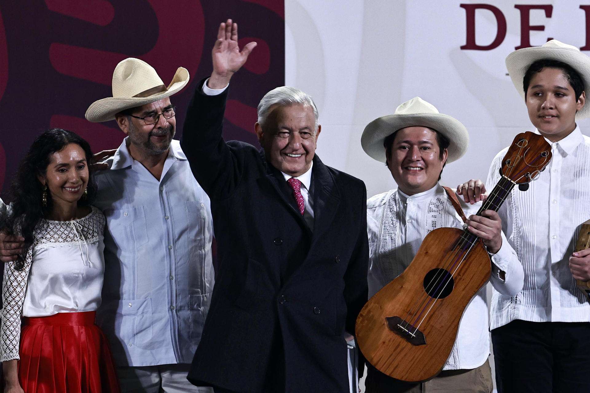 López Obrador se despide con su última conferencia 'mañanera': "Me voy satisfecho"