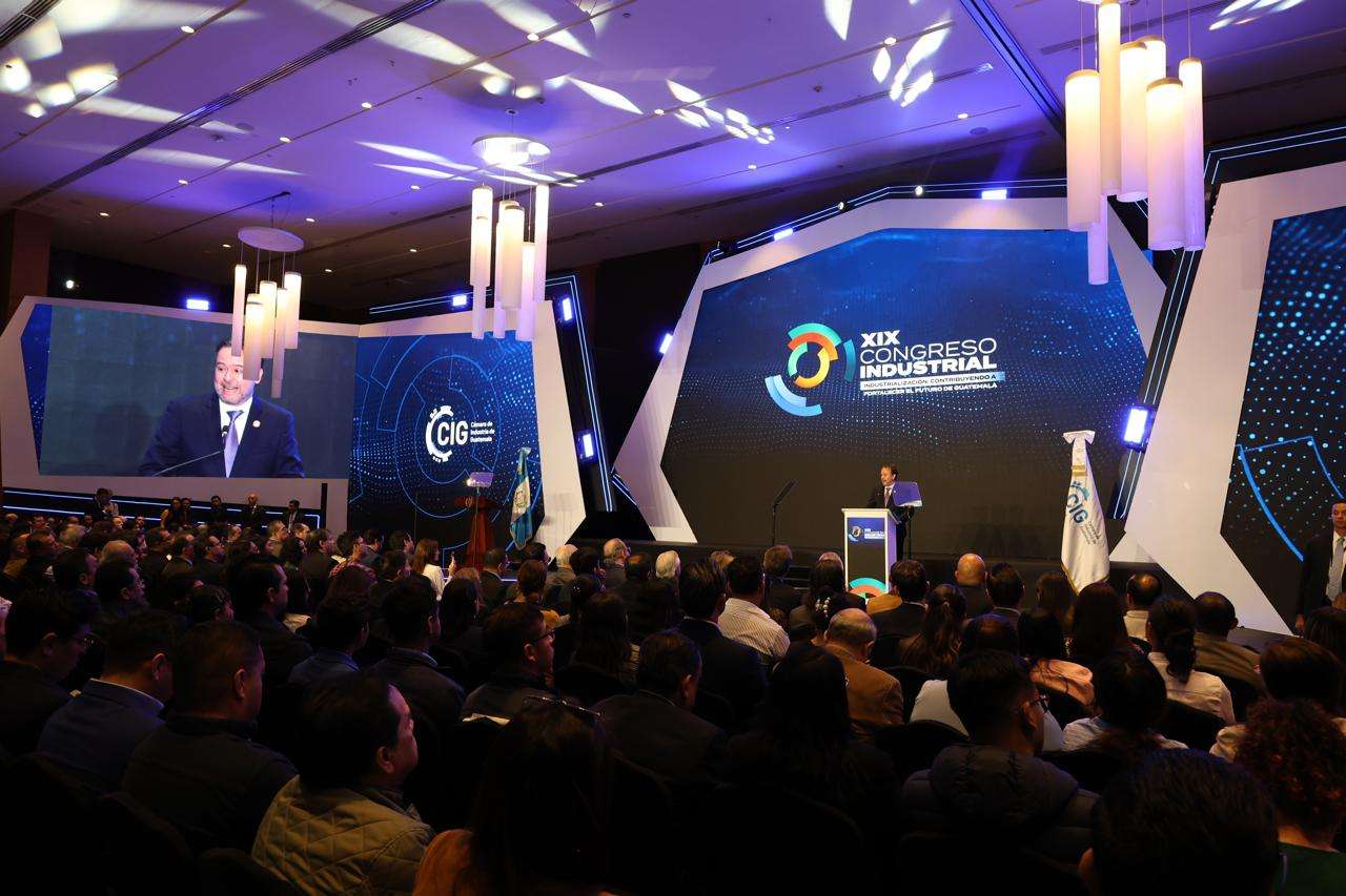 Arévalo destaca la industrialización para el desarrollo económico en el XIX Congreso Industrial