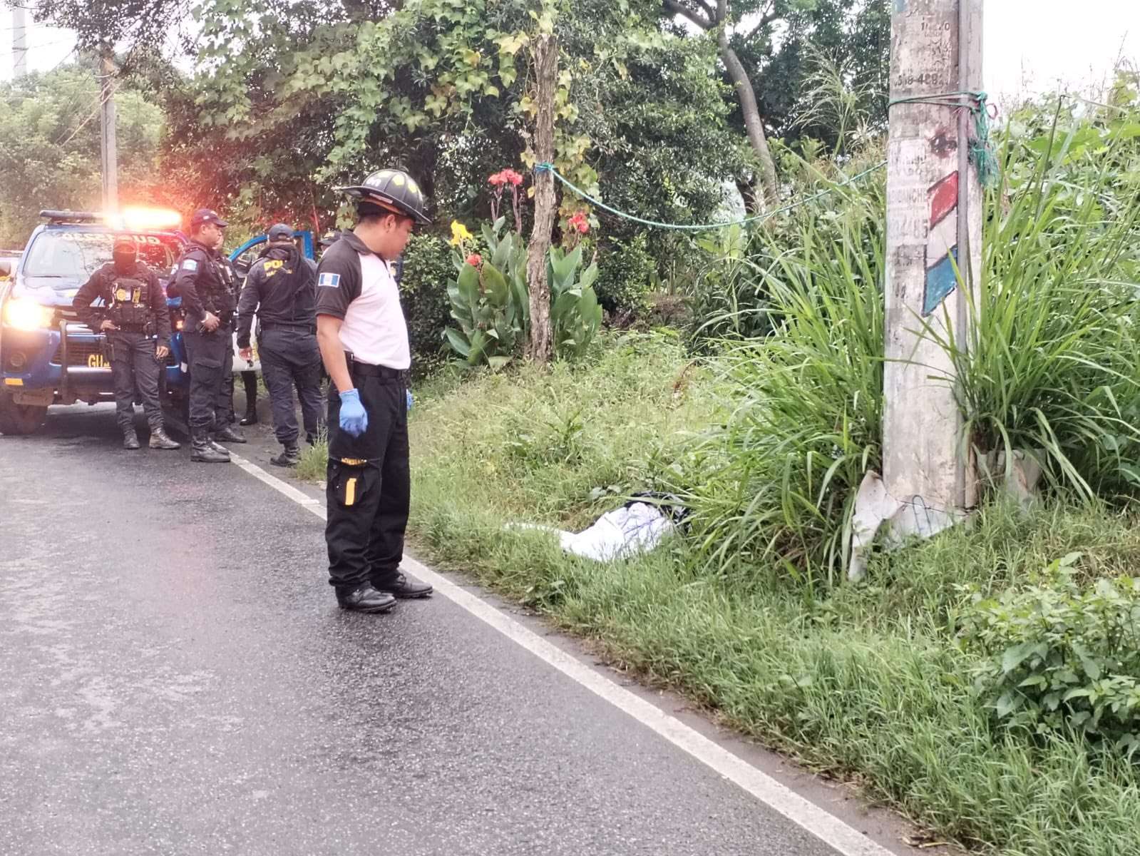 Hallan posible cuerpo humano envuelto en sábanas en carretera de Villa Canales