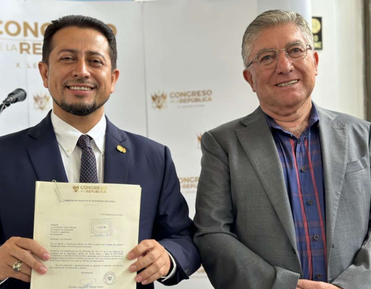 Nery Ramos firma dictamen favorable para reformas a la Ley de la Policía Nacional Civil