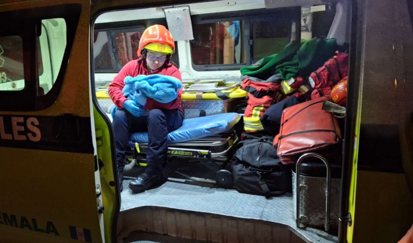 Bebé de 40 días es rescatada tras ser abandonada en la vía pública