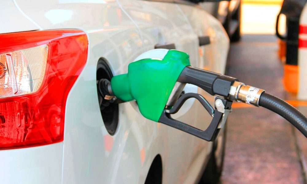 Gasolinas bajan más de 50 centavos por galón, según monitoreo del MEM