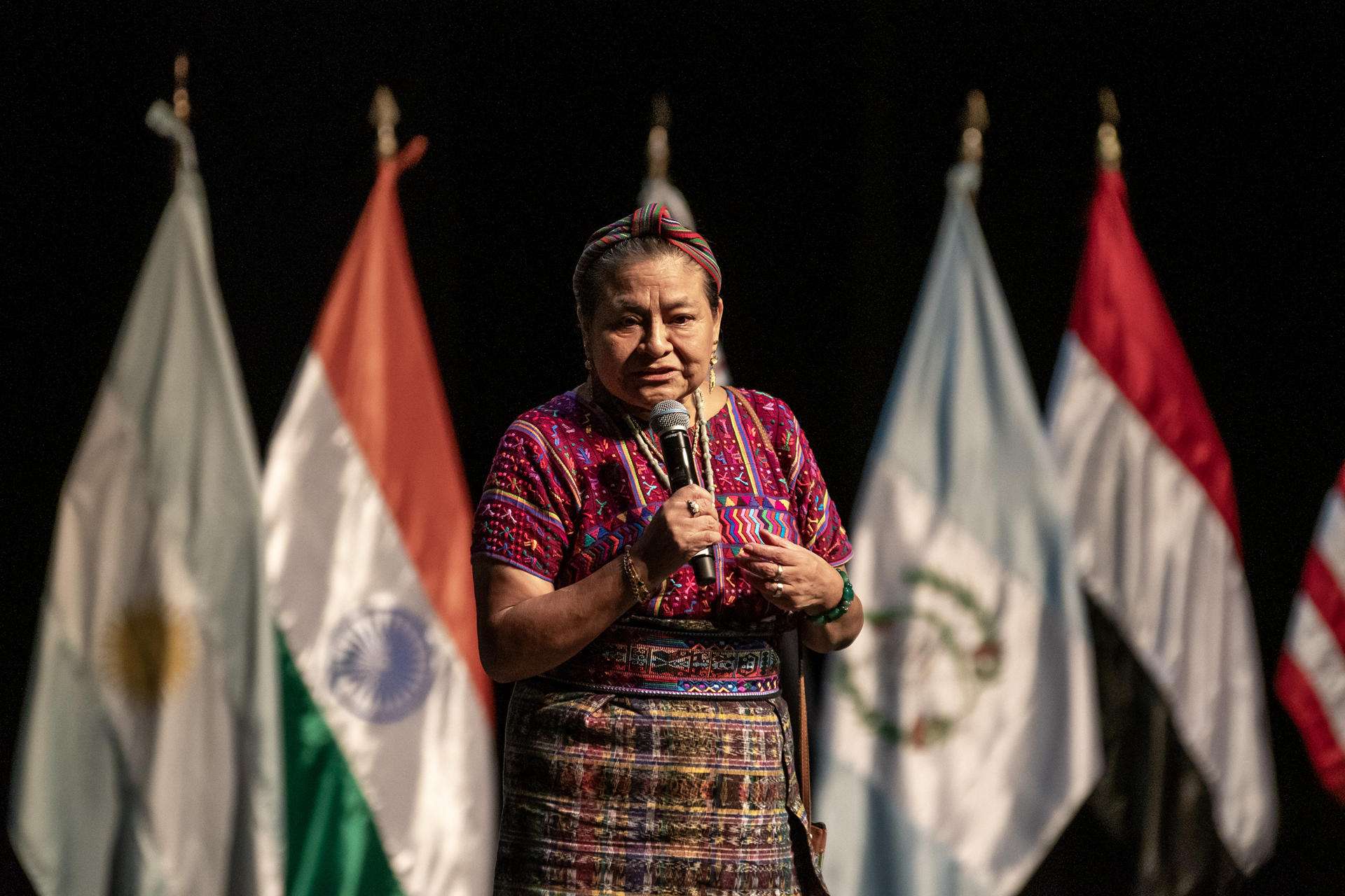 Carlos Slim y Rigoberta Menchú clausuran en México la Cumbre Mundial Premios Nobel por la Paz