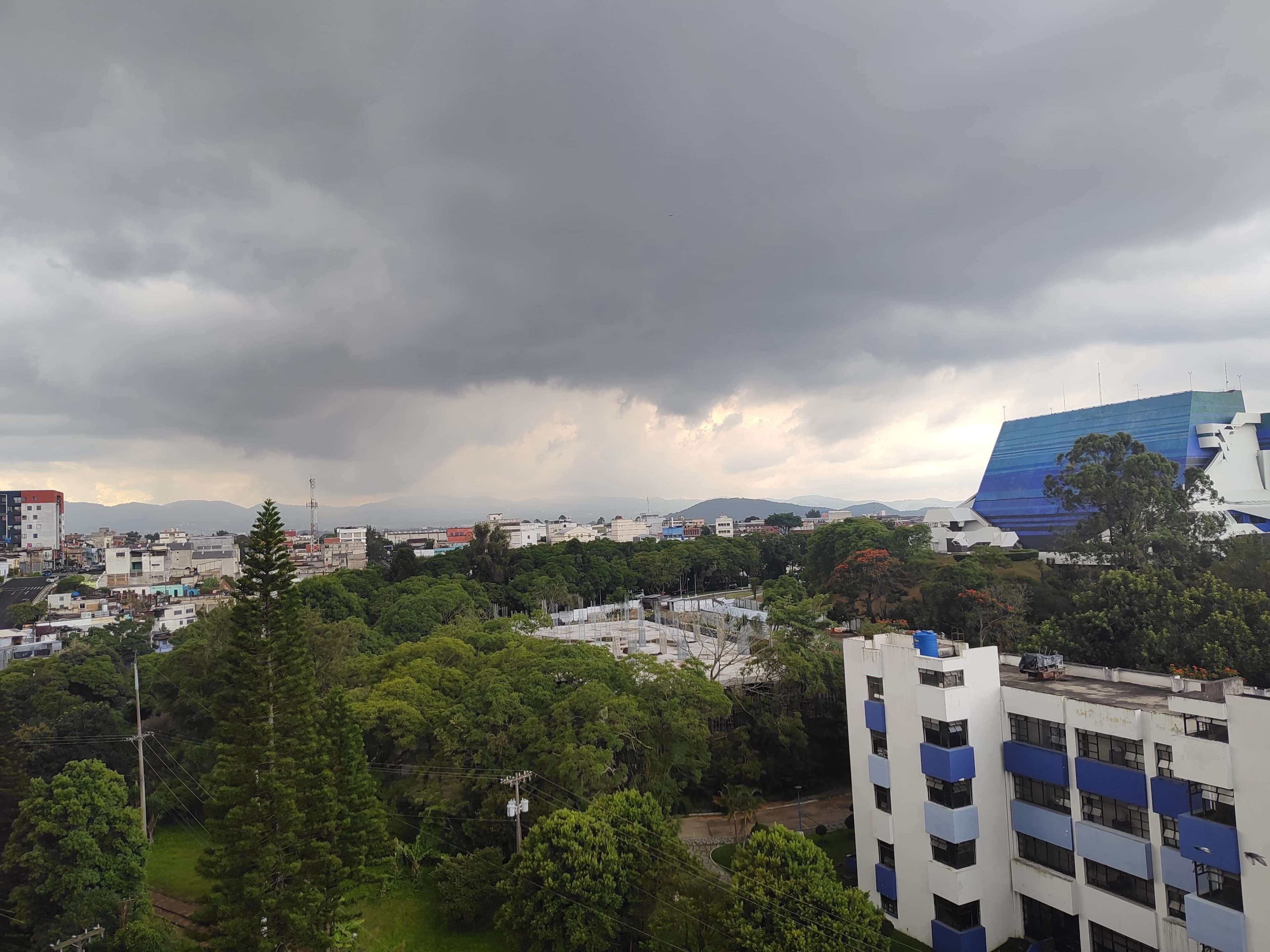 #GuateXLaRed | Lluvia se hace presente en cercanías del Doroteo Guamuch antes del partido