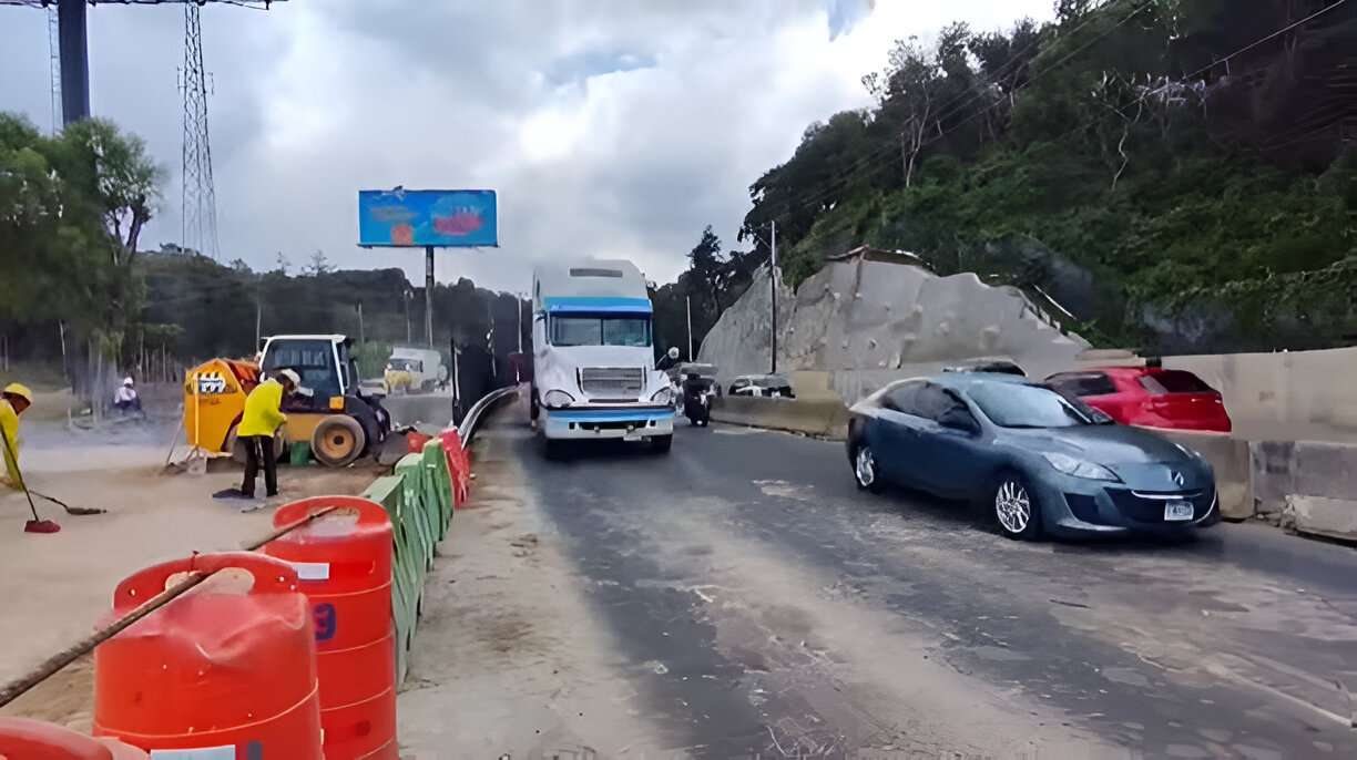 Cierran ruta a El Salvador por trabajos en hundimiento