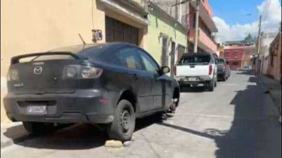 EN VIDEO | Guatemalteco denunció que "acuchillaron" las llantas de su carro en Xela