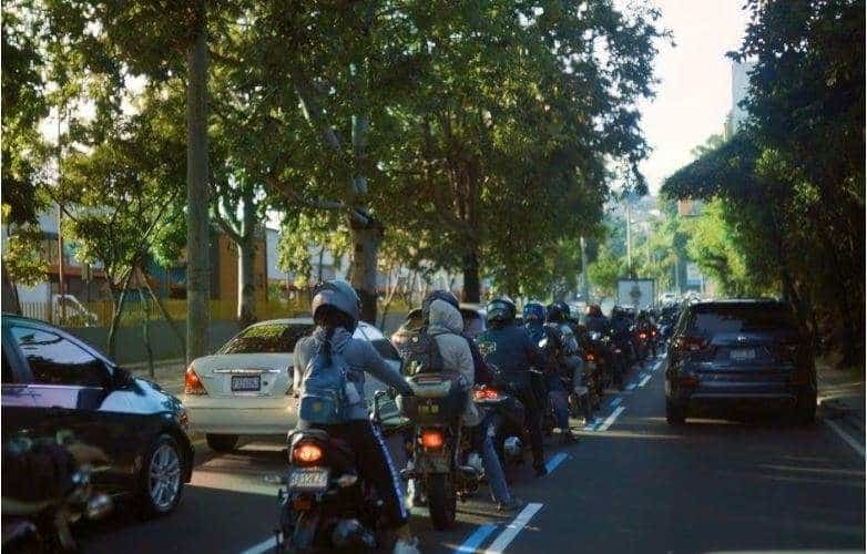 ¿La educación vial ayudará a evitar accidentes en carril exclusivo para motos?