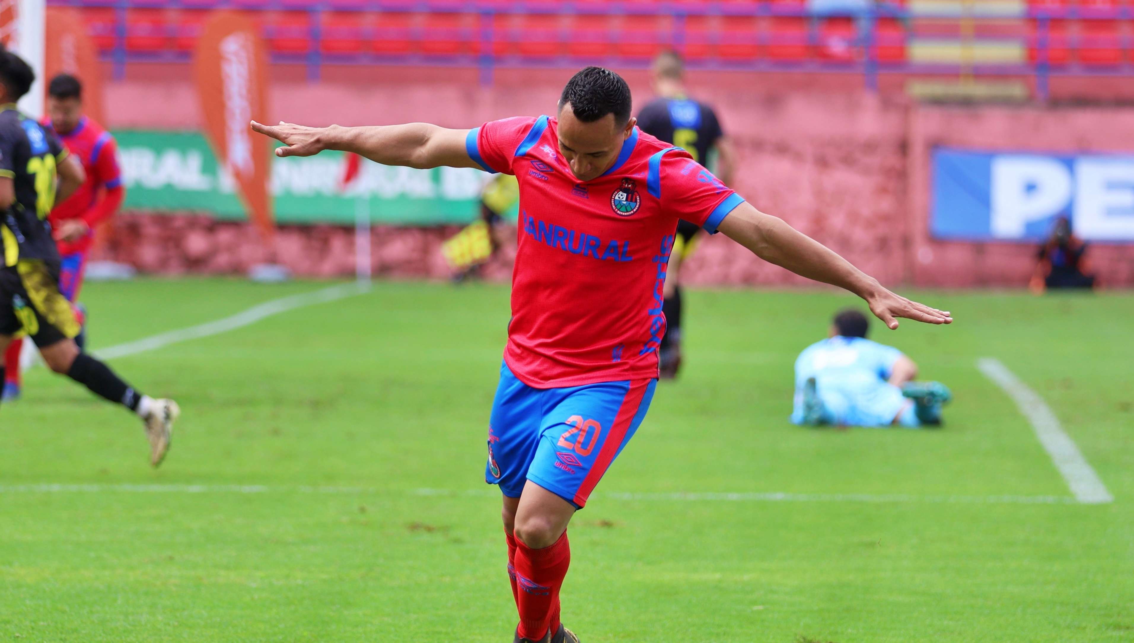 Municipal gana con apuros y se posiciona como líder