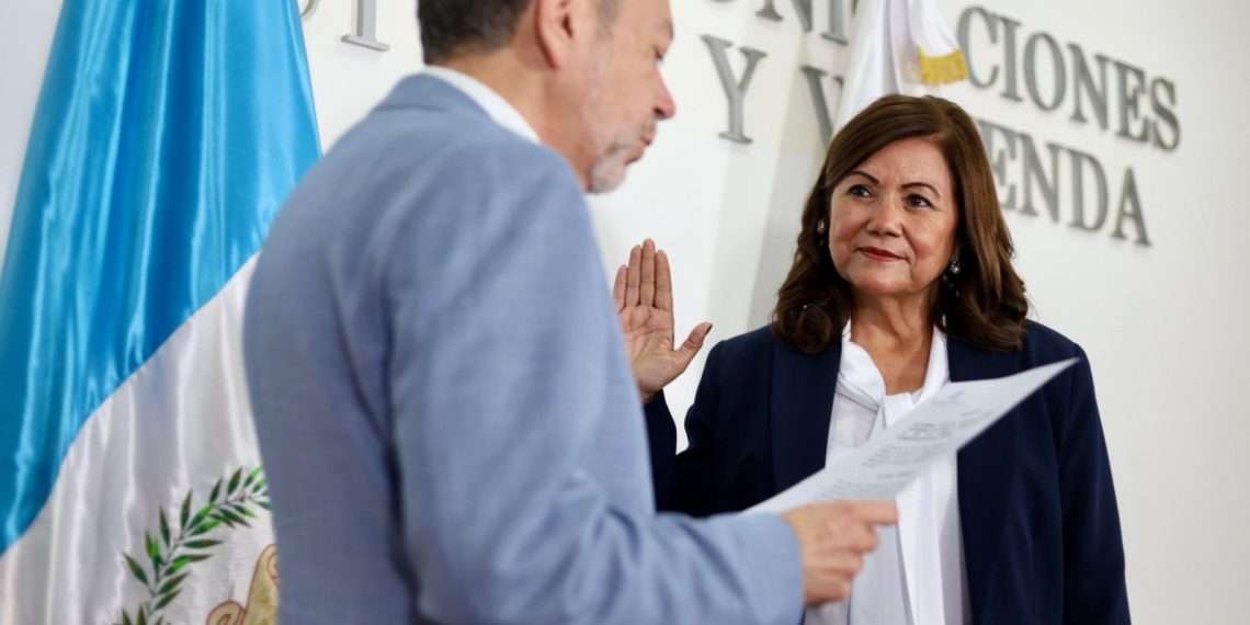 Ministro de Comunicaciones releva a la directora de COVIAL