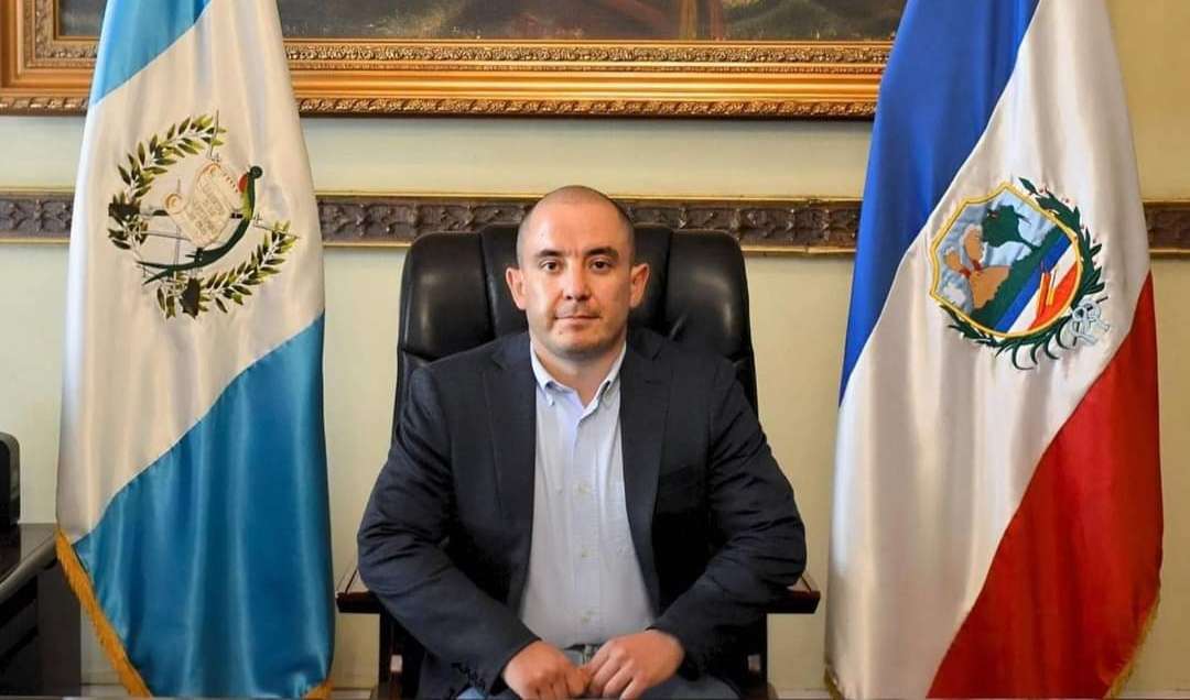Gobernador de Quetzaltenango presenta su renuncia al Presidente Arévalo