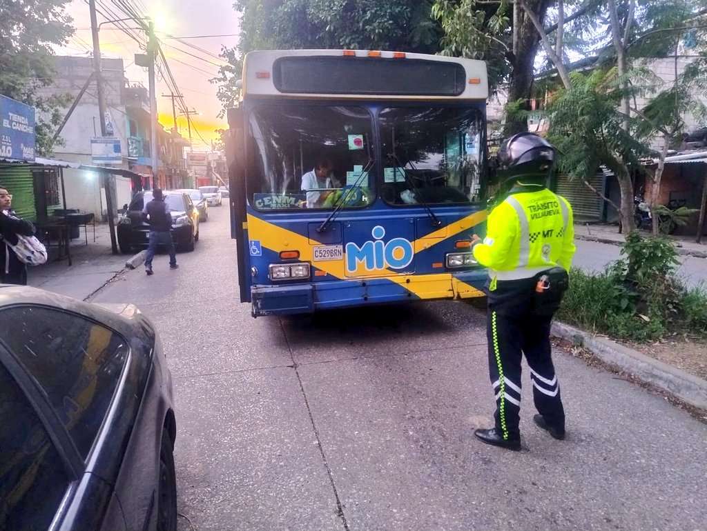 ÚLTIMA HORA | Bus averiado en El Búcaro bloquea paso hacia El Mezquital y Cenma