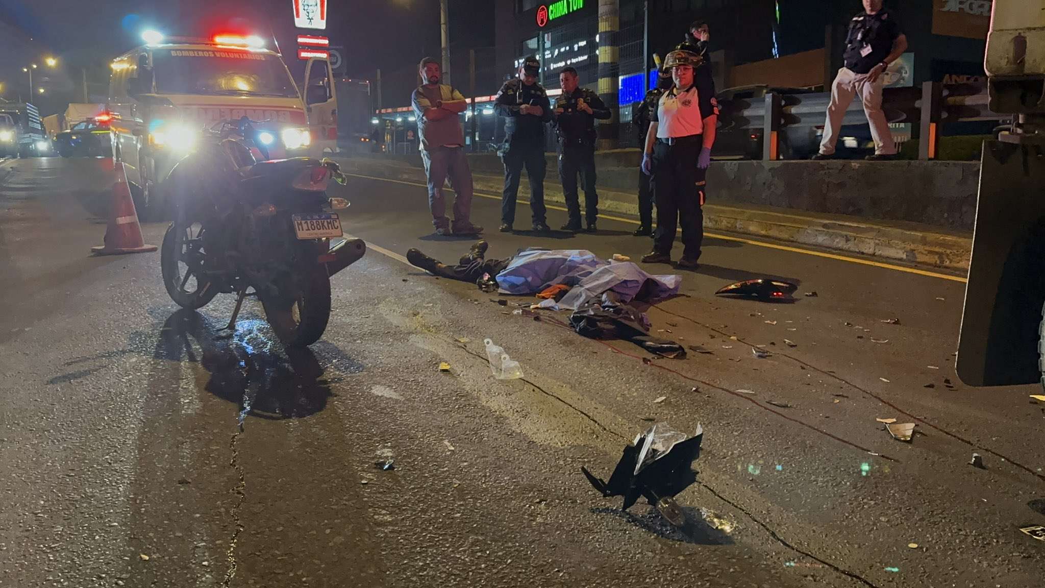 Motociclista fallece tras colisionar contra tráiler en la ruta al Atlántico