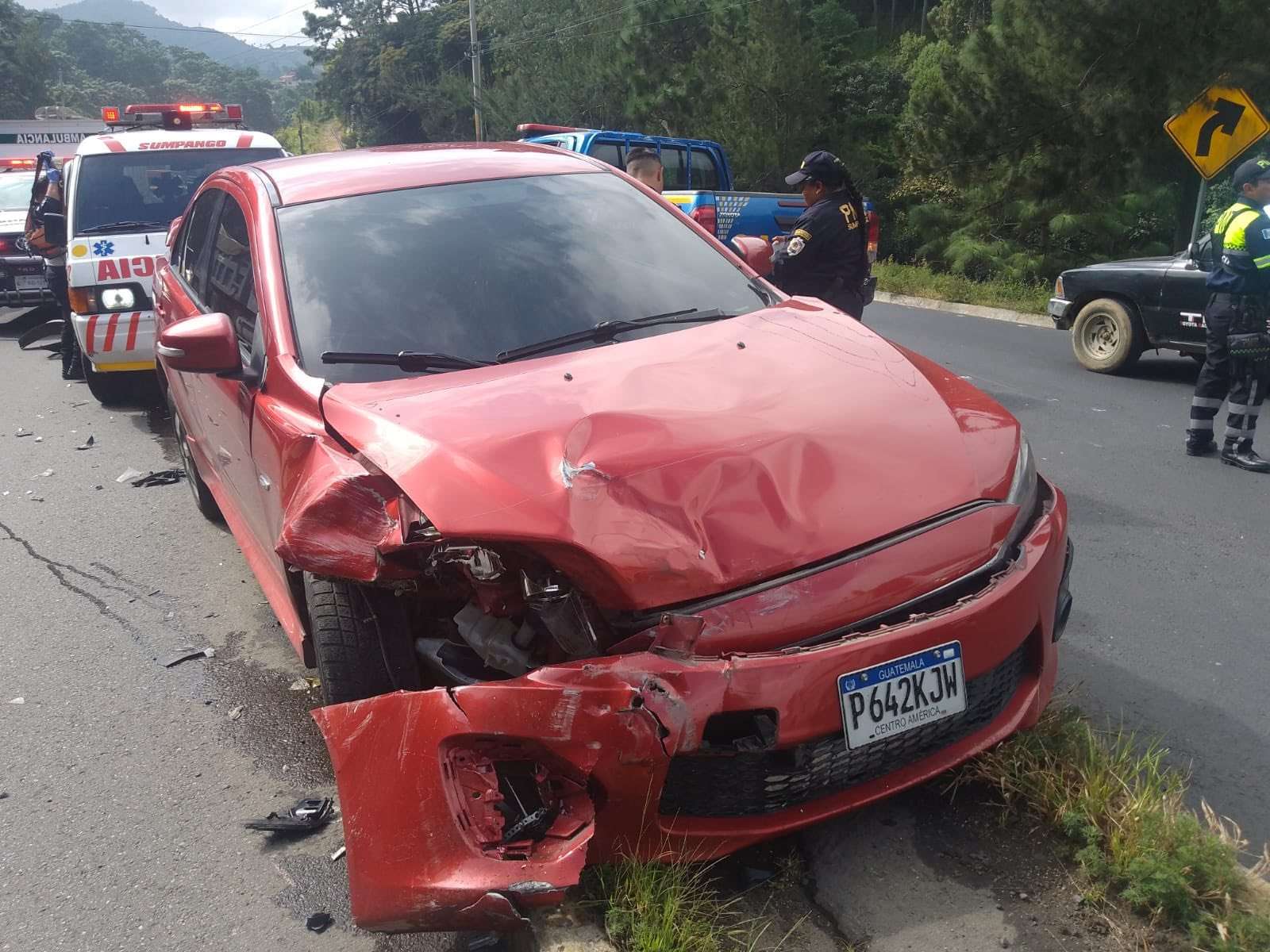 Choque múltiple en ruta interamericana deja tres heridos, incluidos dos agentes de la PNC