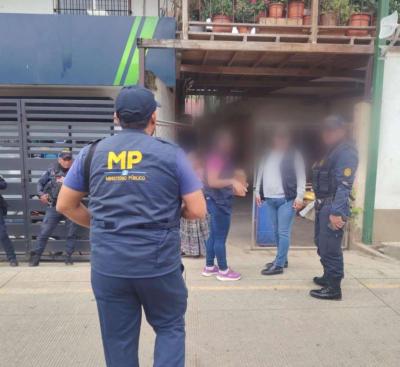 MP allana viviendas por la muerte violenta del hijastro de Joviel Acevedo