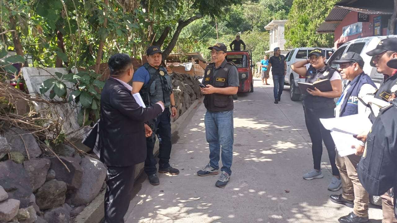 Allanan inmuebles en Tzununá por robo agravado y lesiones