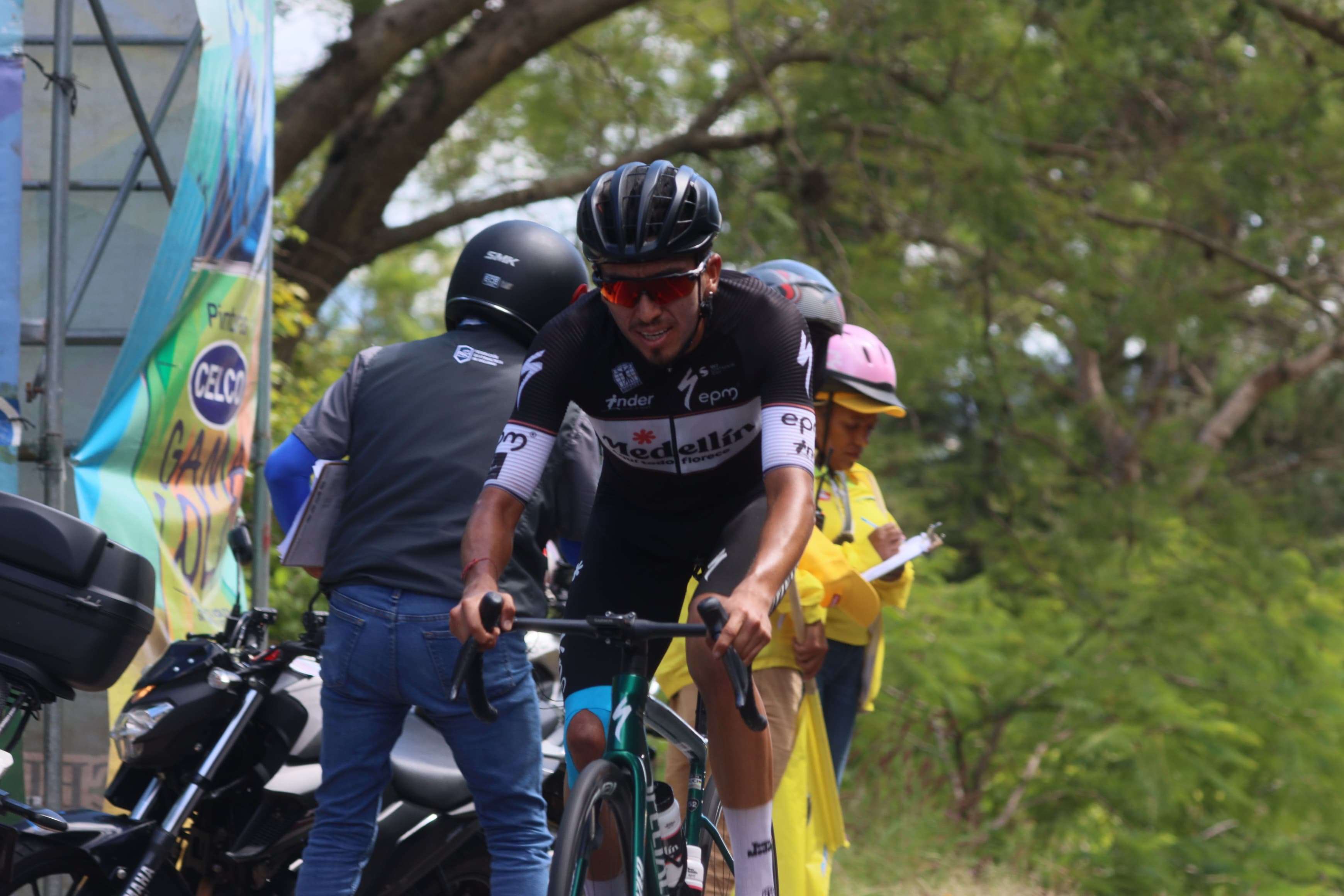Vuelta Ciclística: Colombianos dominan en el premio de montaña en El Pino